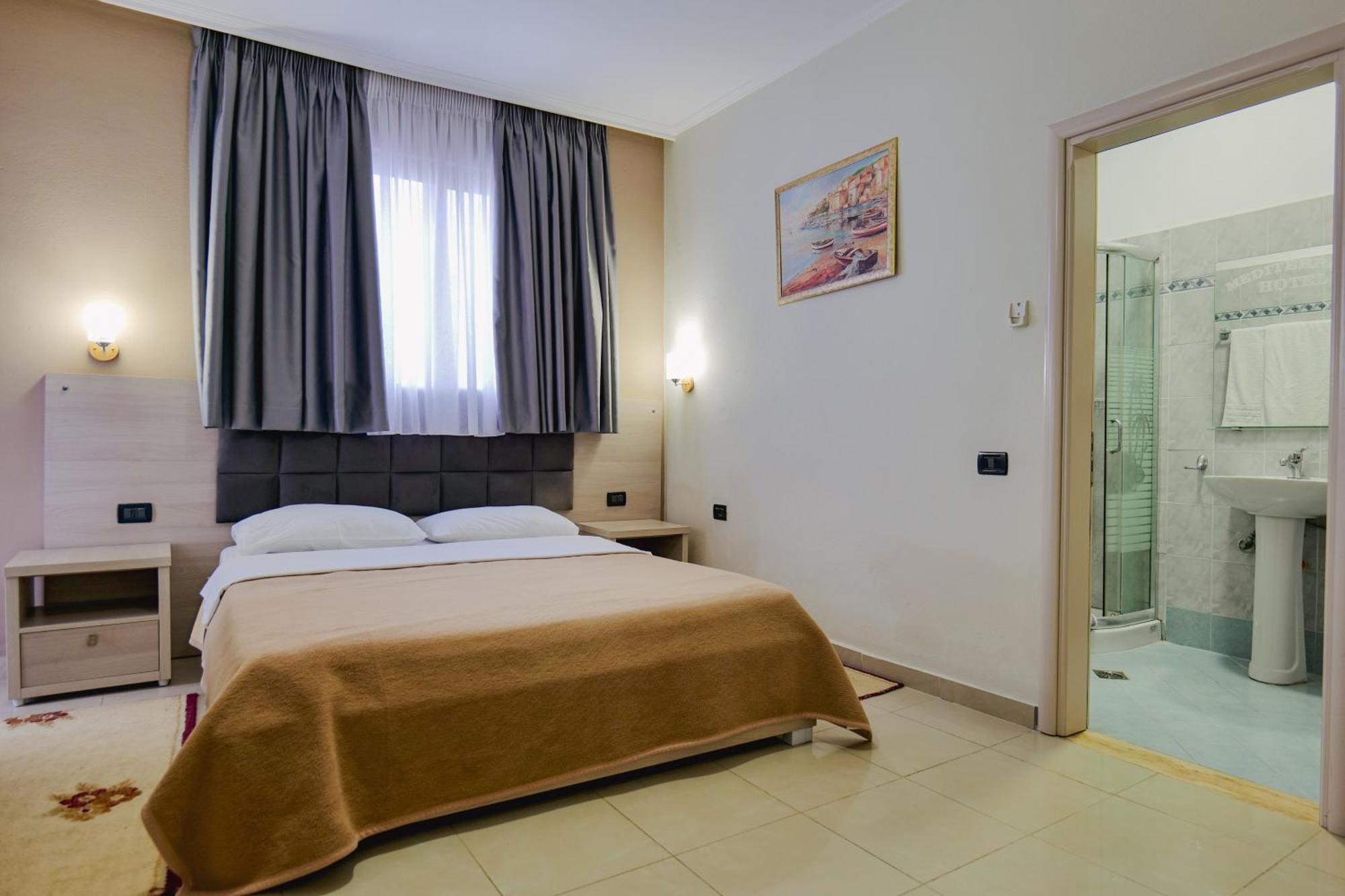Hotel Mediterrane Sarandë Exterior foto